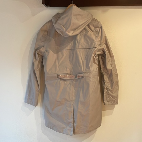 NWOT The North Face TeraLinda Belted Trench Coat, Rain Jacket. Grey Size L - Picture 8 of 12